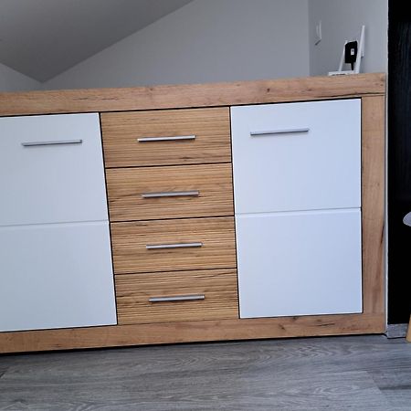 Apartmani Habibi Jalzabet Eksteriør bilde
