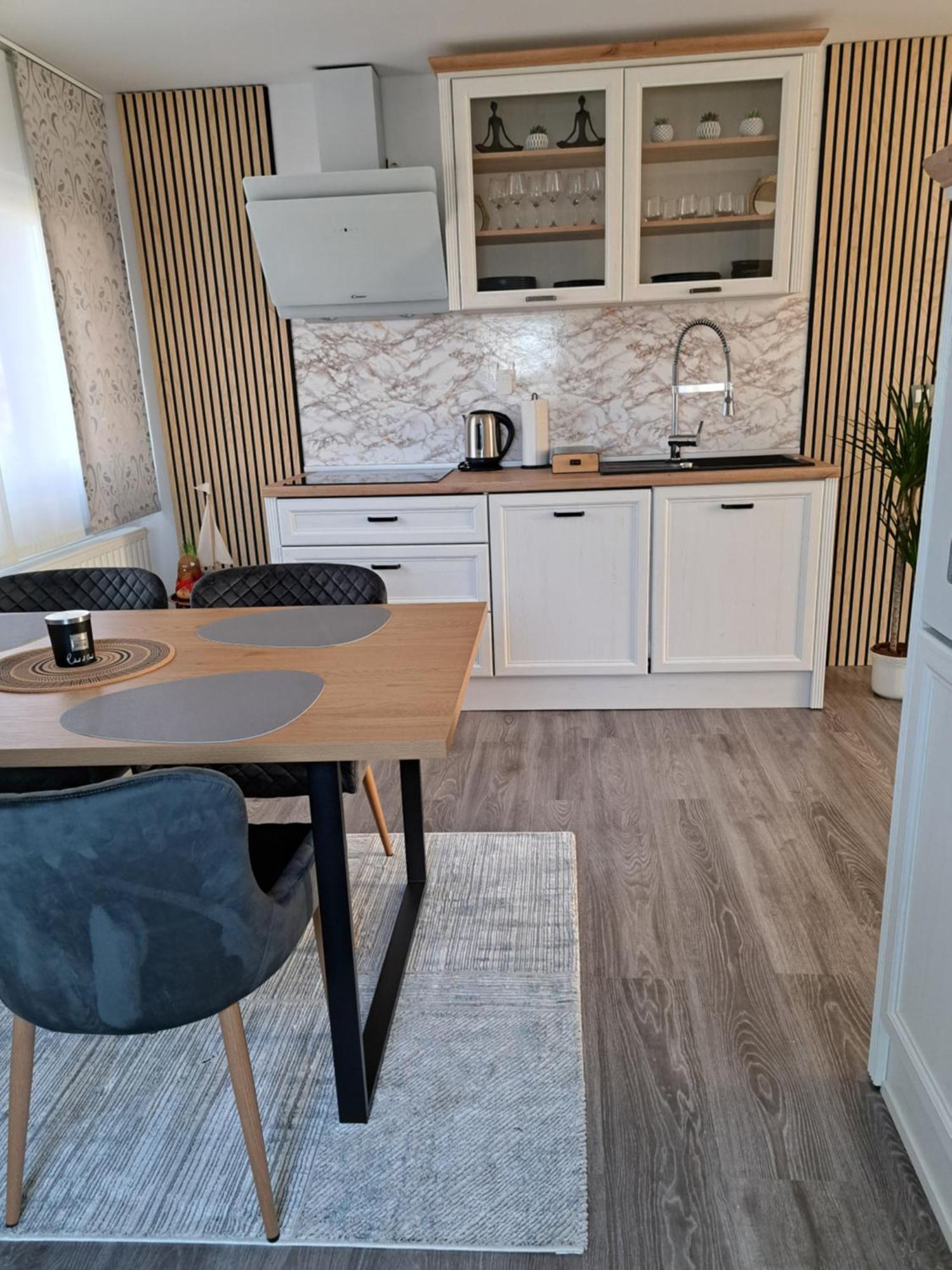 Apartmani Habibi Jalzabet Eksteriør bilde